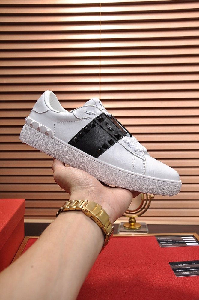 Valentino Garavani Rockstud Untitled calfskin sneaker 4