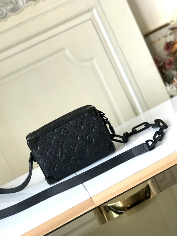 Handbag Louis Vuitton M55702 size 18x13x8 cm