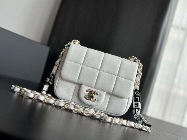 Handbag Chanel AP3744 size 18 cm