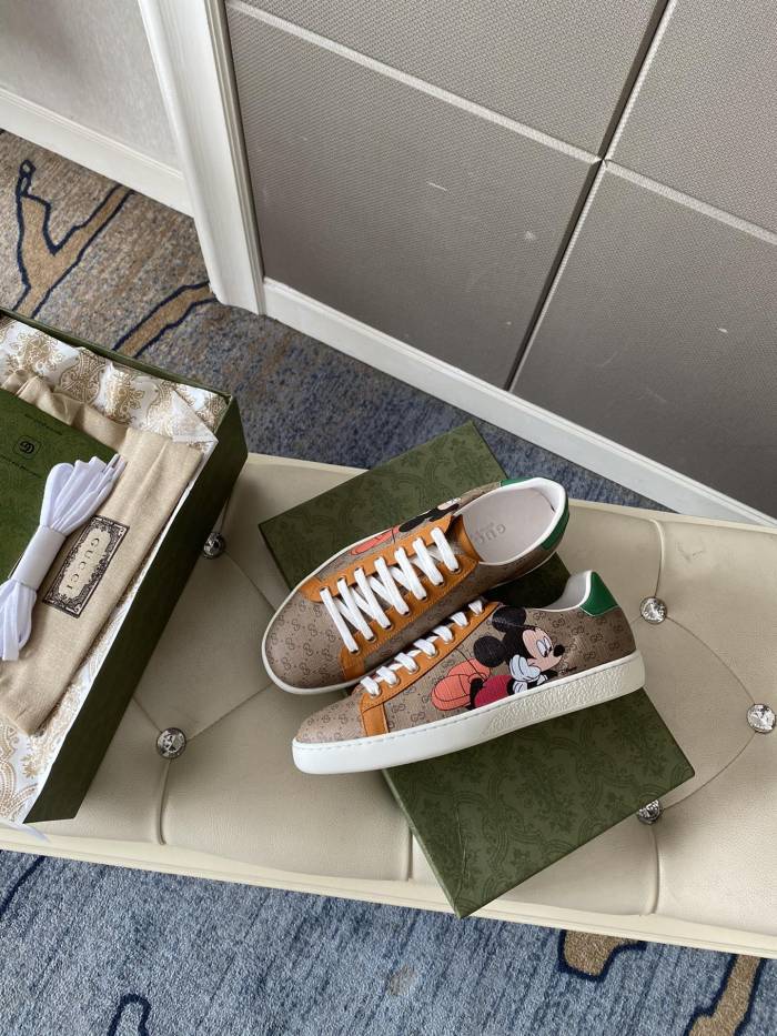 Gucci Women's Ace sneaker with bee sneaker 4