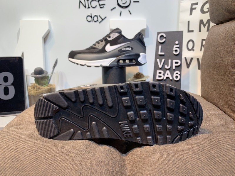 Nike Air Max 90 Sneaker 12