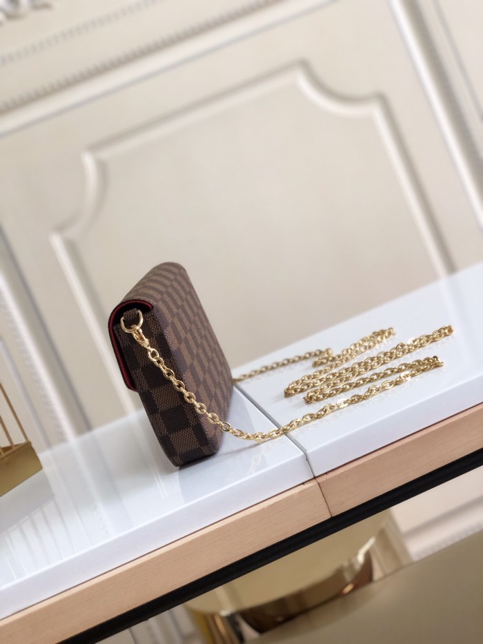 Handbag Louis Vuitton 63032 size 21*11*2 cm