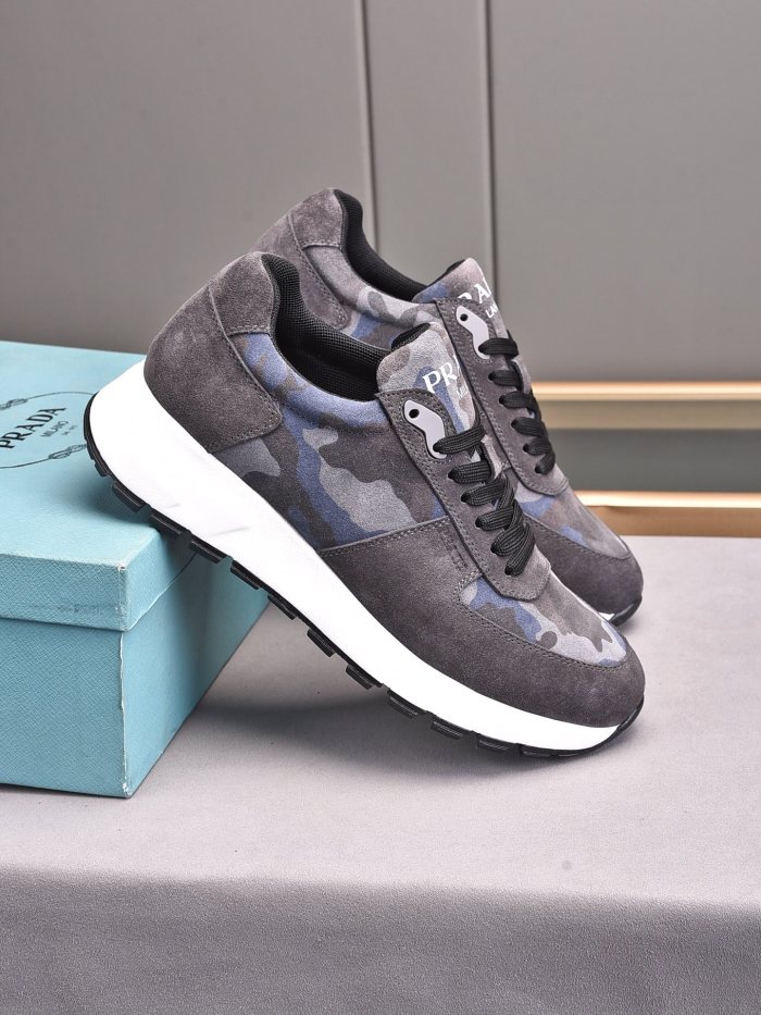 Prada Low Top sneaker 29