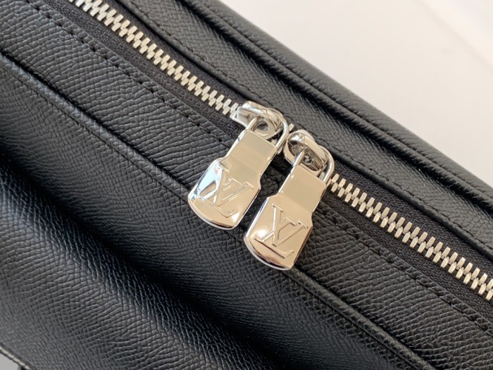 Handbag Louis Vuitton Outdoor M33435 size 29.5x20x10.5cm
