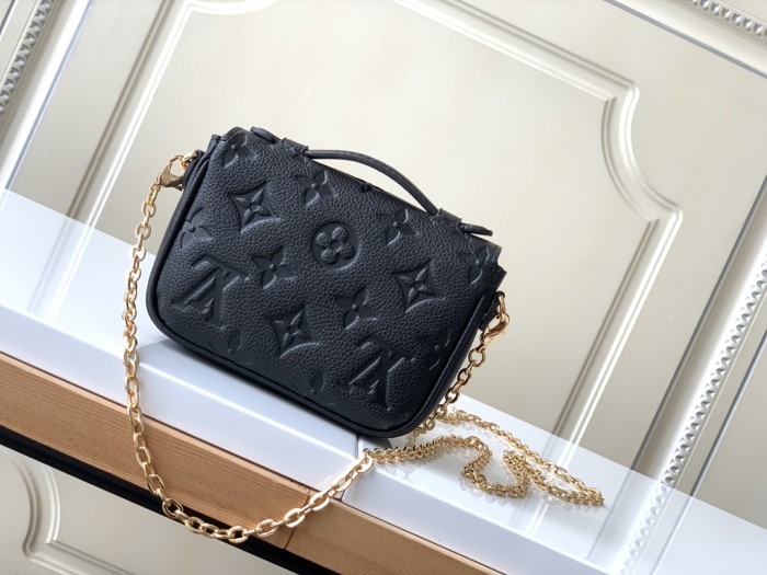 Handbag Louis Vuitton M81390 size 14 x 11 x 3.5 cm