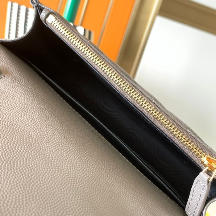 Handbags SAINT LAURENT 393953 size 19x11.5x4 cm