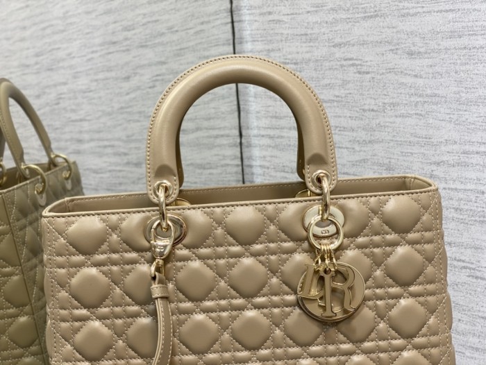 Handbag Dior size 32 cm