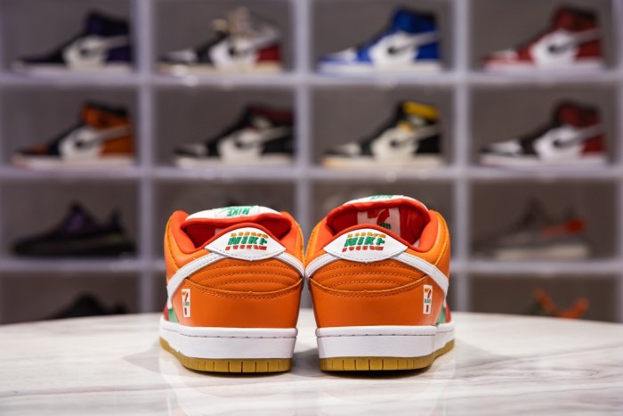 Nike SB Dunk Low 7 Eleven