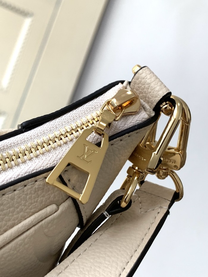 Handbag Louis Vuitton 46099 size 22 x 14 x 9 cm