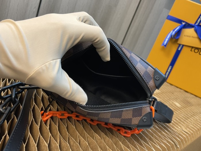 Handbag Louis Vuitton MINI SOFT TRUNK M68906 size 18.5x13x8cm