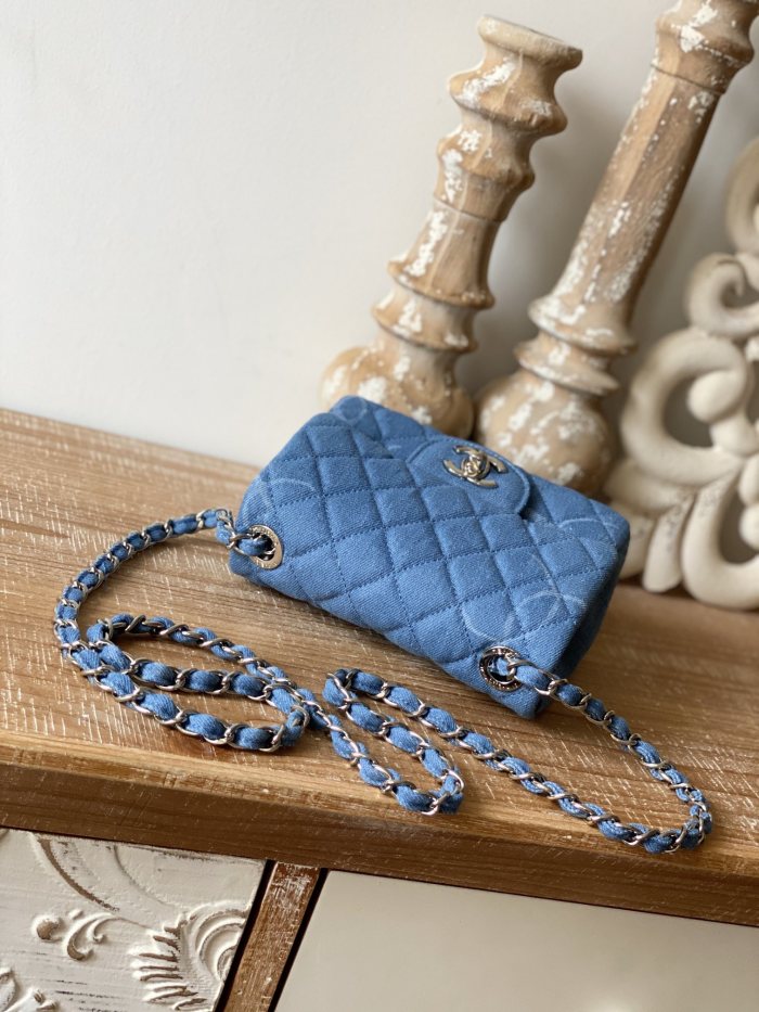 Handbag Chanel AS2070 size 20 6.5 12 cm