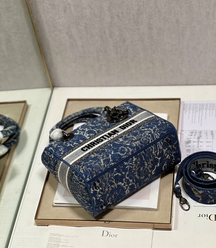 Handbag Dior 9027 size 24*20*11 cm