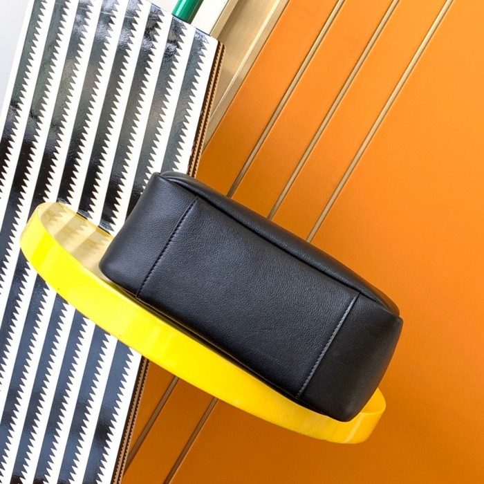 Handbags SAINT LAURENT 713938 size 22x22x10 cm