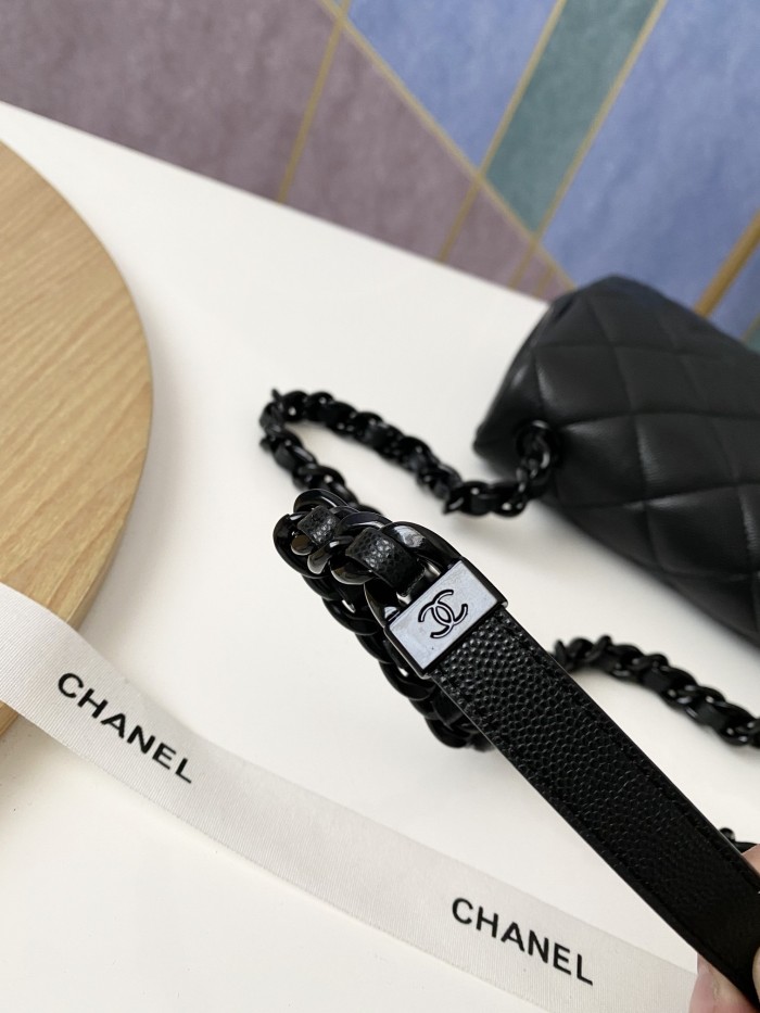 Handbag Chanel 2303 size 24x16.5x7 cm