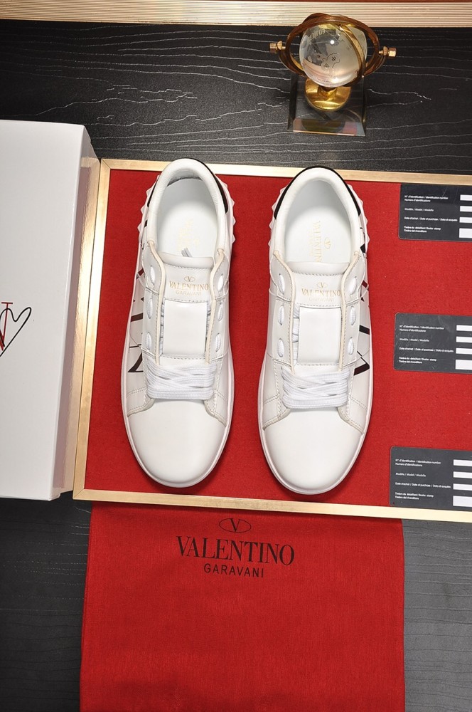 Valentino Garavani Rockstud Untitled calfskin sneaker 20