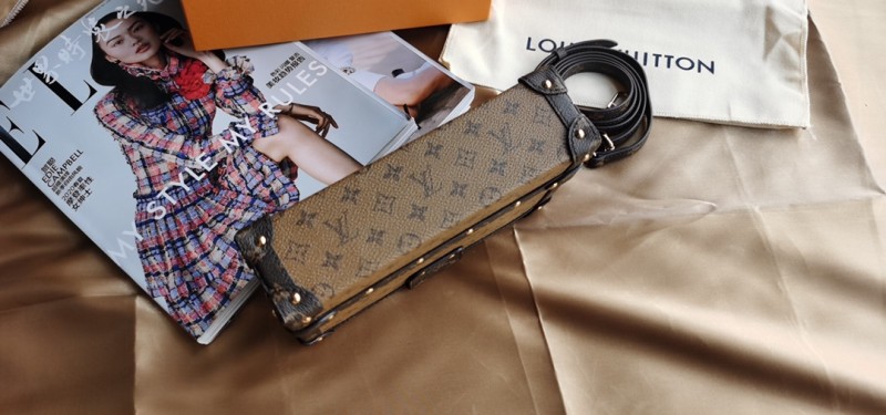 Handbag Louis Vuitton M94219 size 20.5*6*14 cm