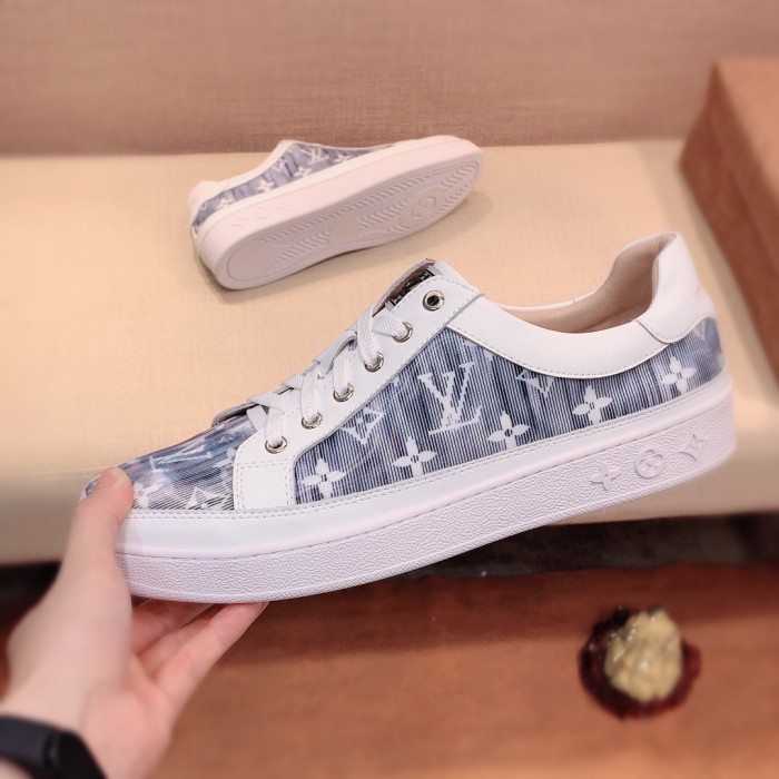 Louis Vuitton Low Top sneaker 102