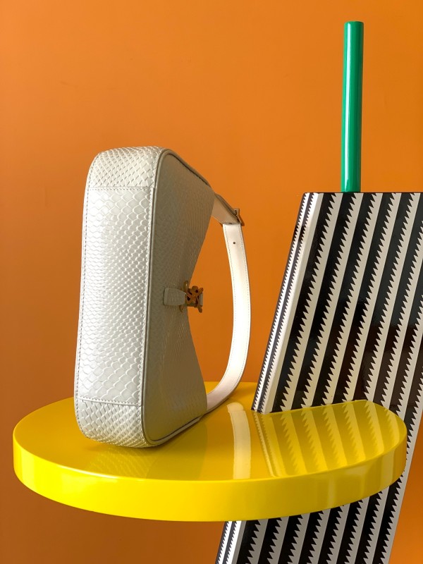 Handbags SAINT LAURENT 657228 size 24.5x16x6 cm