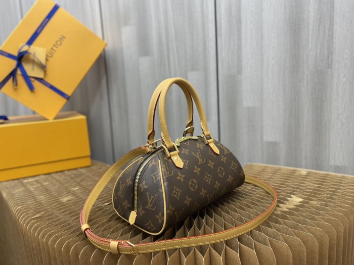 Handbag Louis Vuitton M50202 size 23 × 13 × 14 cm