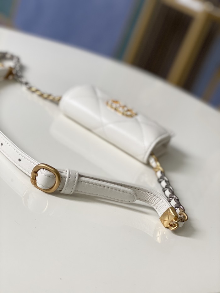 Handbag Chanel 81166 size 12 8.5 2.5 cm