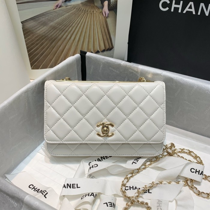 Handbag Chanel 88633 size 19 cm