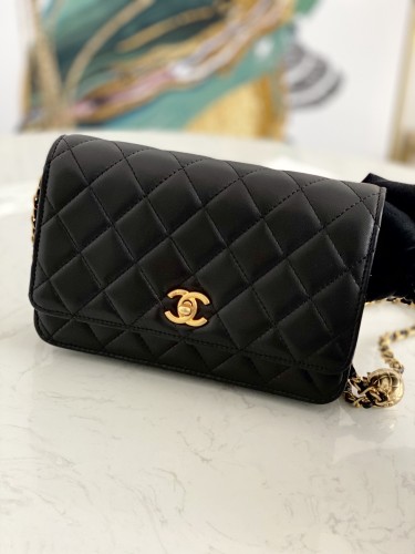 Handbag Chanel 81133 size 19 cm