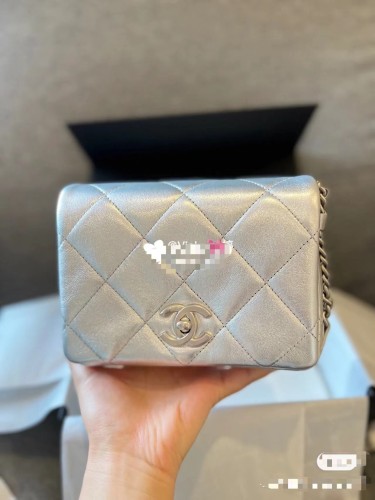 Handbag Chanel size 18 cm