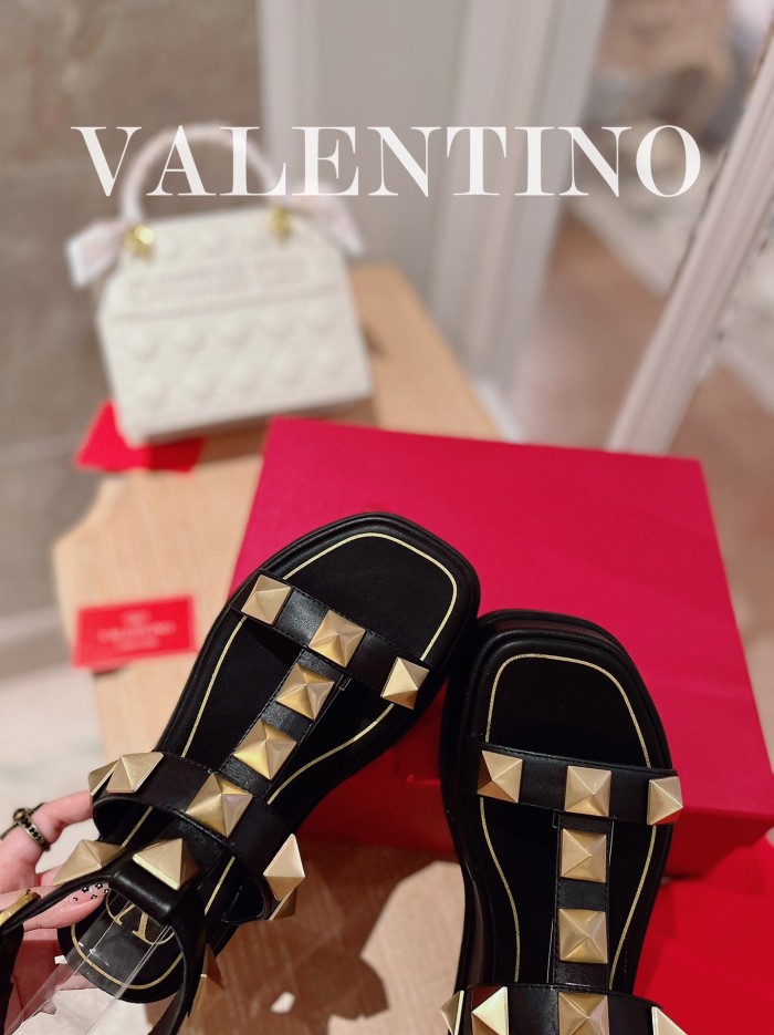 VALENTINO GARAVANI Roman Stud WOMEN 1