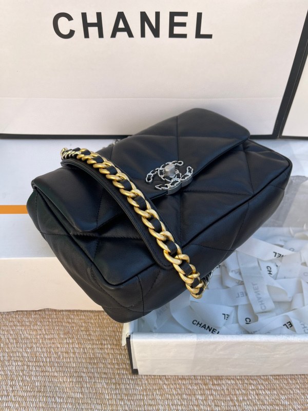 Handbag Chanel size 26cm／30 cm