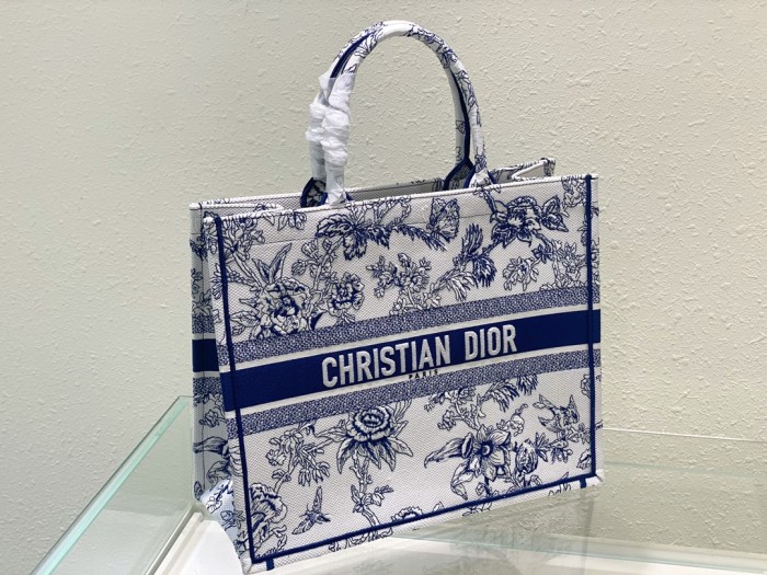 Handbag Dior size 41x 35 x 18.5 cm