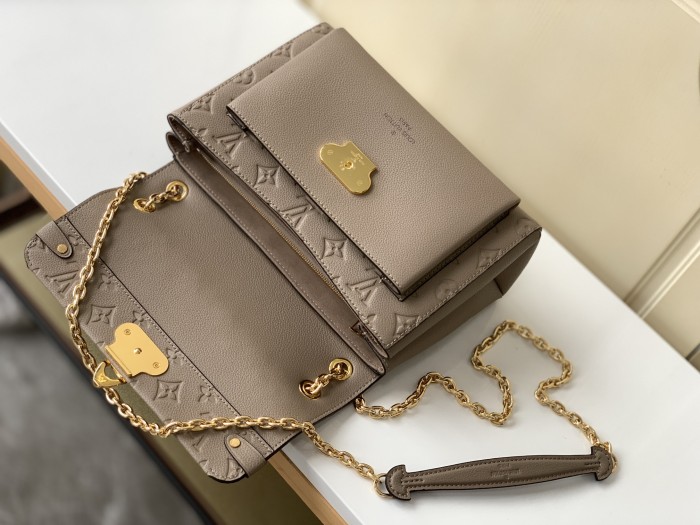 Handbag Louis Vuitton M44929 size 25 x 17 x 9.5 cm