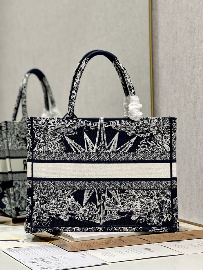 Handbag Dior 1286 size 36×28 cm