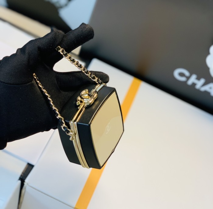 Handbag Chanel size 8*8*4 Cm