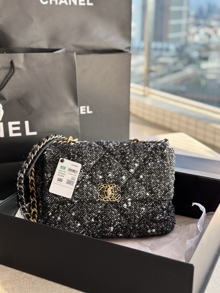 Handbag Chanel AS1161 size 30 CM