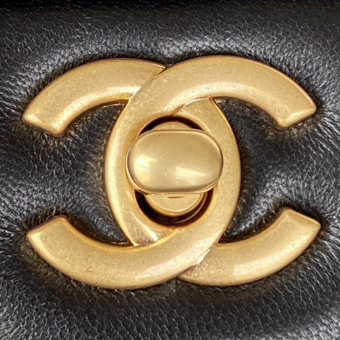 Handbag Chanel AS2431 size 20x12x6 cm