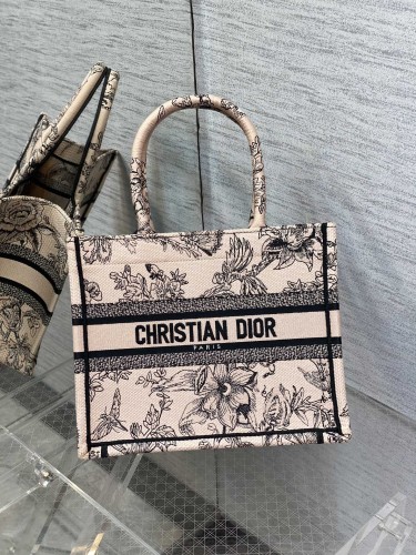 Handbag Dior size 26*8*22 cm