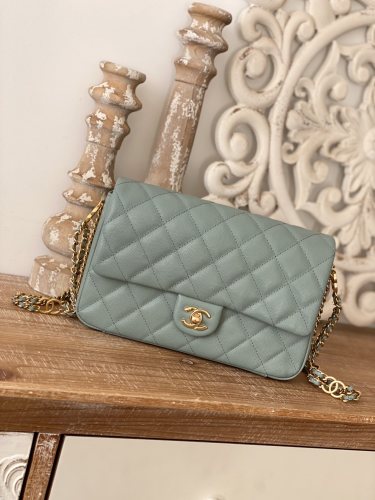Handbag Chanel AS3777 size 16x24x8 cm