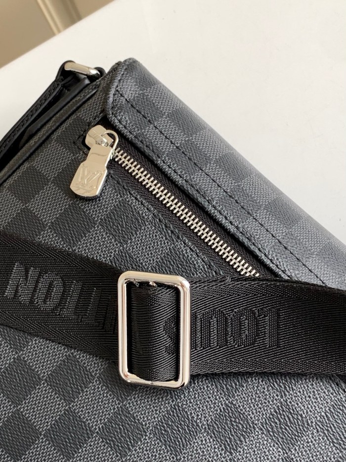 Handbag Louis Vuitton 42710 size 26 x 20 x 7 cm