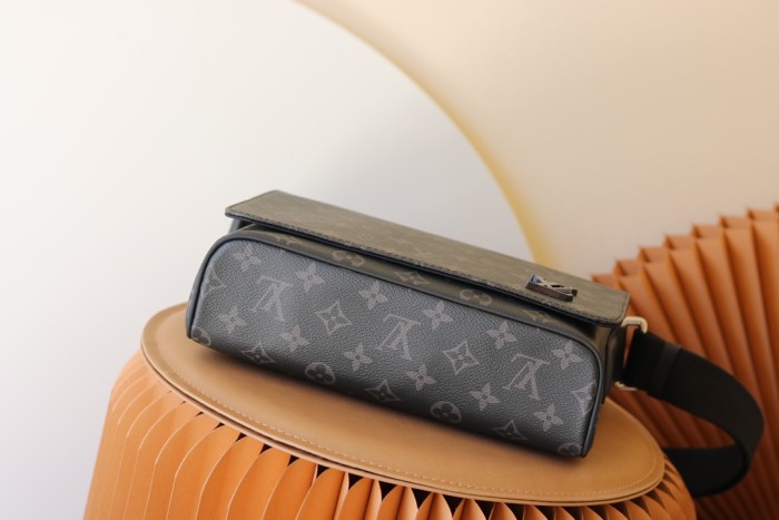 Handbag Louis Vuitton M44000 size 25.0x 22.0x 8.0 cm M44001 size 31.0 x 27.0 x 8.0 cm