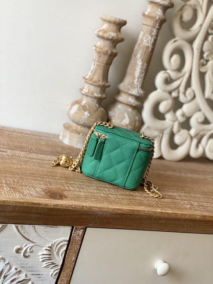 Handbag Chanel 81246 size 10.5 8.5 7 cm