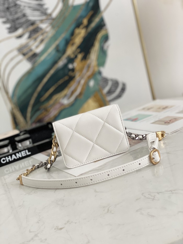 Handbag Chanel 81166 size 12 8.5 2.5 cm