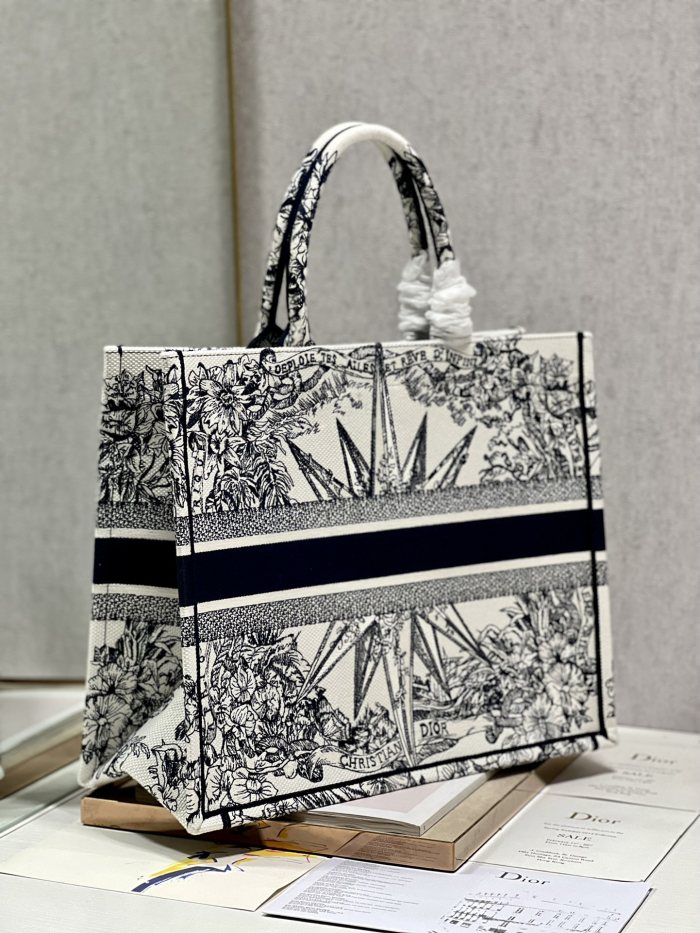 Handbag Dior 1286 size 42×35×18.5 cm