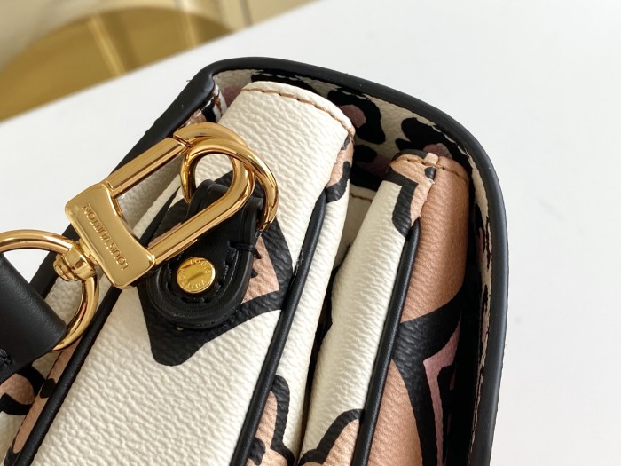 Handbag Louis Vuitton M45823 size 25 x 19 x 9 cm