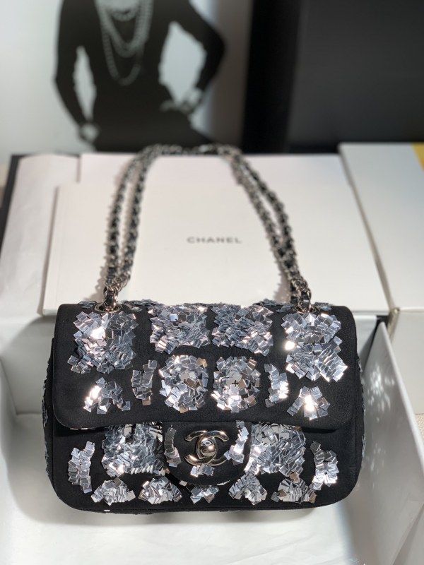 Handbag Chanel size 20 cm