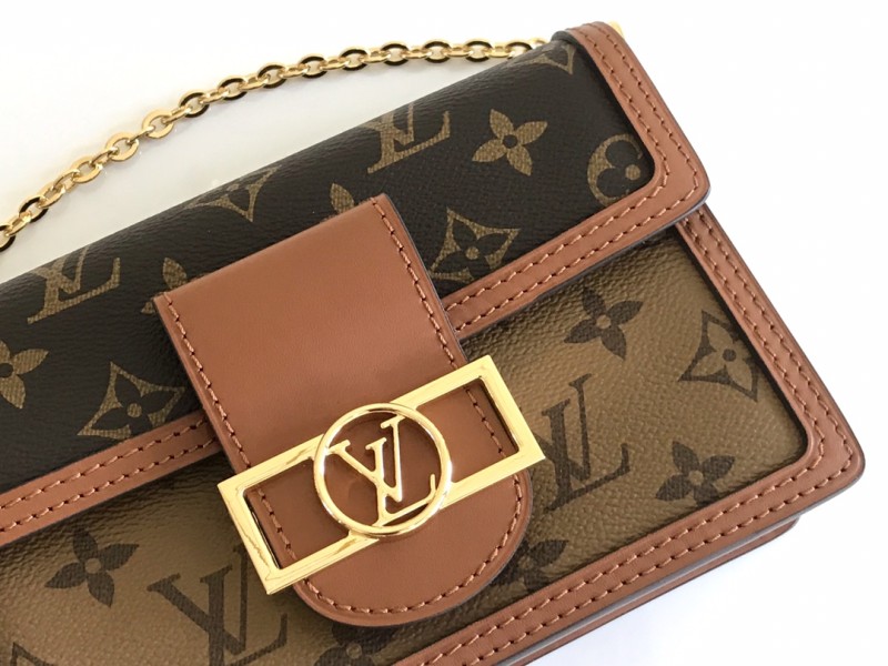 Handbag Louis Vuitton M68746 size 18.5x12x5 cm