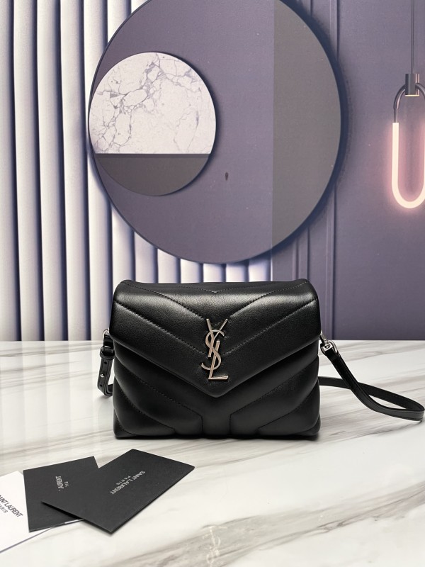 Handbags SAINT LAURENT 467072 size 20X14X7 cm