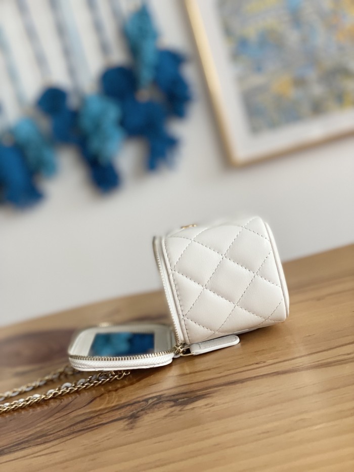 Handbag Chanel 81218 size 11 8.5 7 cm