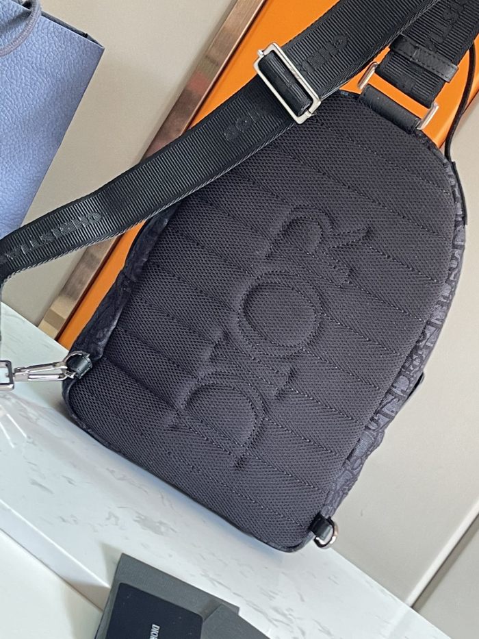 Handbag Dior size 21 x 32 x 10 cm