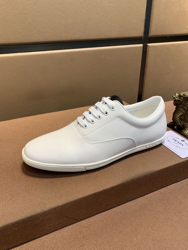 Prada Low Top sneaker 20