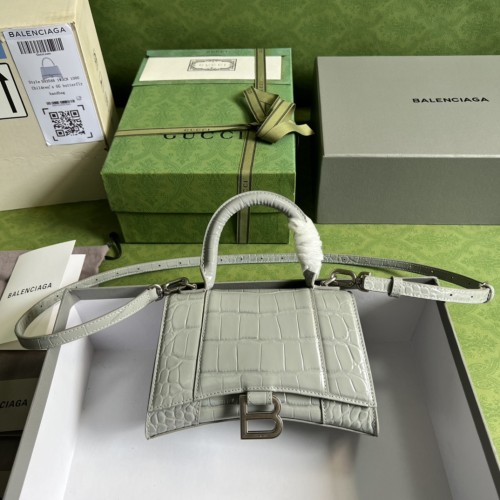 Handbag Gucci 5928331 size 19*13*8 cm